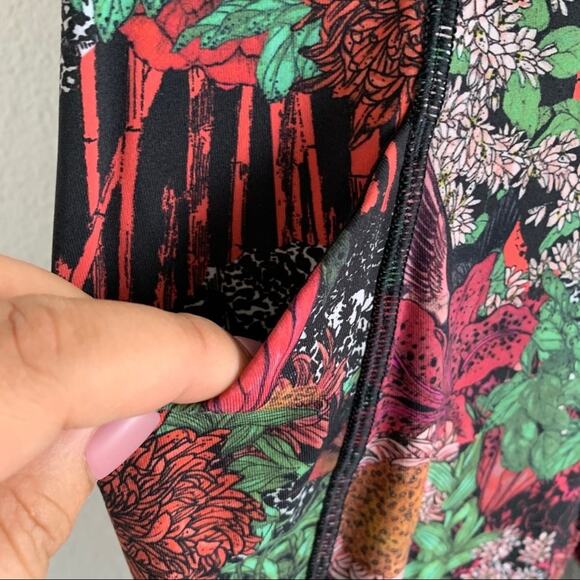 Lululemon Time to Sweat Crop Zen Garden Athleisure Workout Activewear 4 - Picture 7 of 15